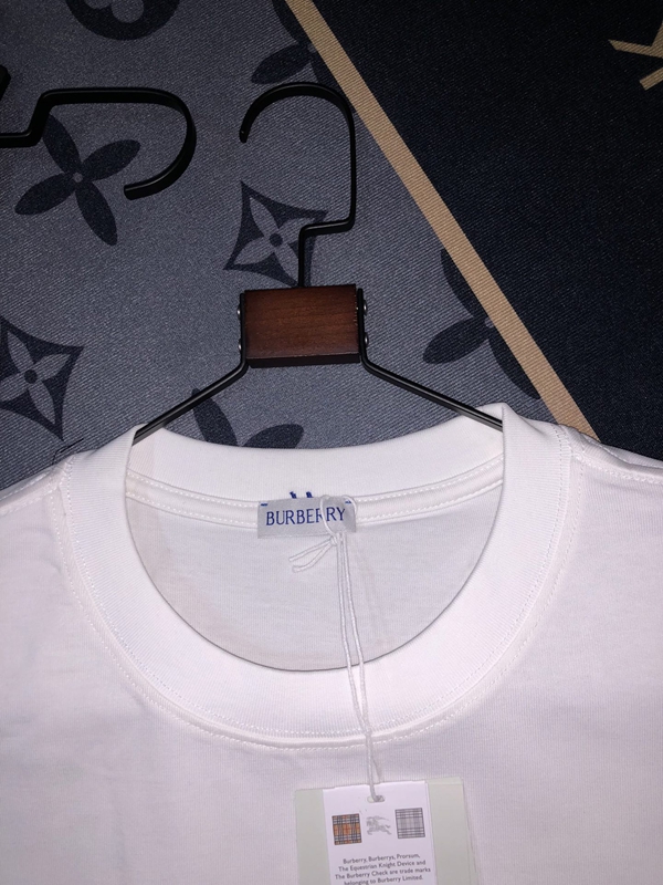 ブランドTシャツ側面デザイン